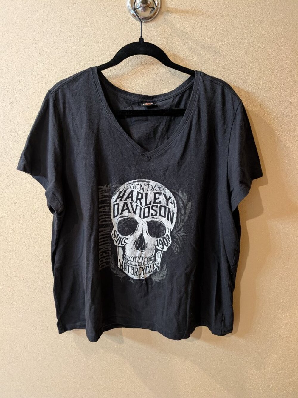Harley Davidson V-neck T-shirt size XL